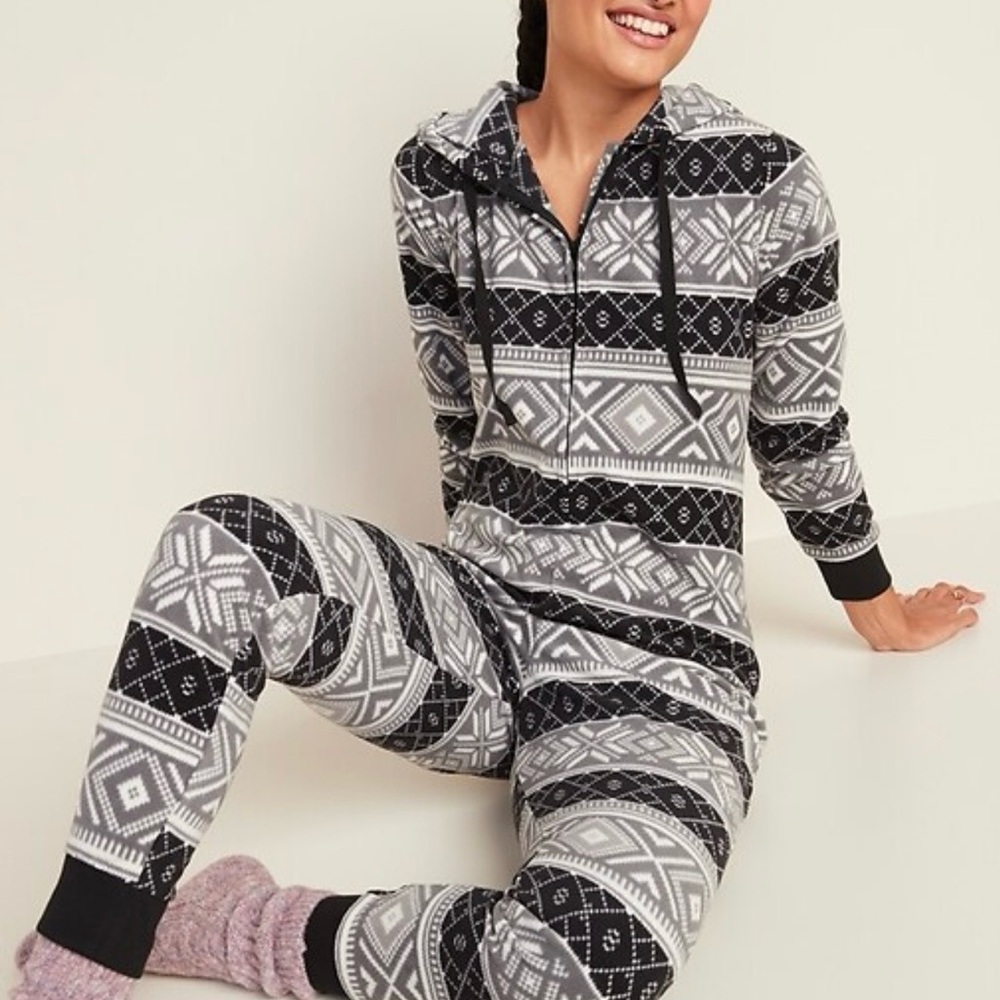 Old Navy Patterned Micro Performance Fleece
Hooded One-Piece Pajamas XS